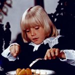 Lord Krachach mit der Geburtstagstorte.jpg Lord Krachach mit der Geburtstagstorte.jpg