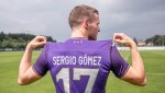 el-futbolista-espanol-sergio-gomez-posa-en-su-presentacion-como-nuevo-jugador-del-anderlecht--...jpg