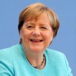 angela-merkel-lacht-froh.jpg