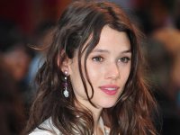 astrid-berges-frisbey.jpg