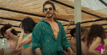 shah-rukh-khan-pathaan.gif