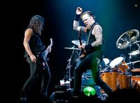 Metallica_London_2008-09-15_Kirk_and_James.jpg
