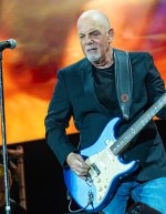 BillyJoel_Hyde_Park_2023_(cropped).jpg